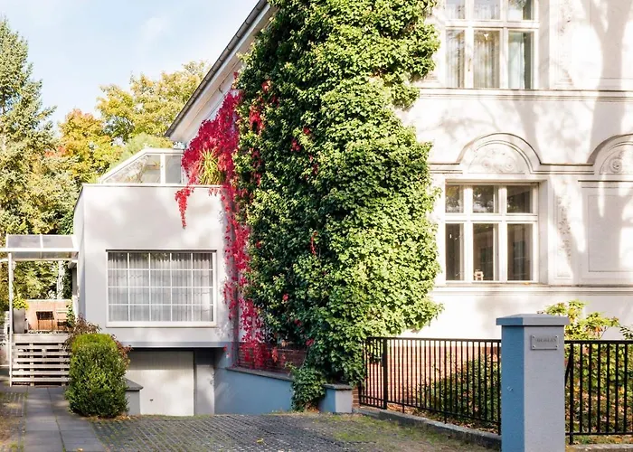 The Getaway / 80qm In Berlin's Historic Diplomatic Quarter