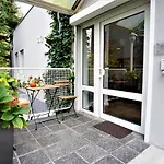 The Getaway / 80qm In Berlin's Historic Diplomatic Quarter Apartmán