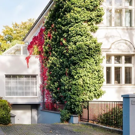 The Getaway / 80qm In Berlin's Historic Diplomatic Quarter