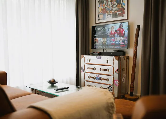 The Getaway / 80qm In Berlin's Historic Diplomatic Quarter