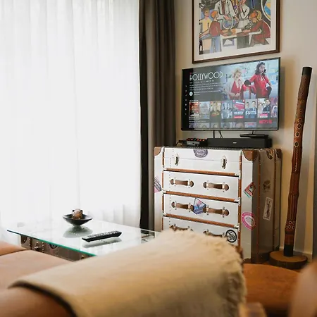 The Getaway / 80qm In Berlin's Historic Diplomatic Quarter