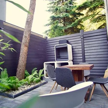 The Getaway / 80qm In Berlin's Historic Diplomatic Quarter Apartment *